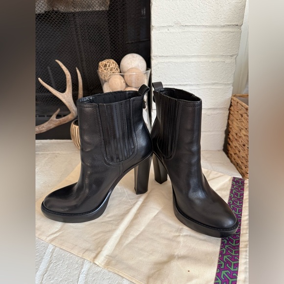 Tory Burch Shoes - Tory Burch Leather Chelsea Boots Size 10.5